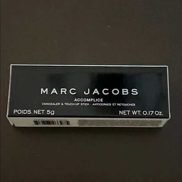 Marc Jacob’s Accomplice Concealer & Touch Up Stick, Highlighter/ Contour - Tan - Picture 4 of 5